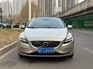 2017 Volvo V40 II Рестайлинг, бежевый, 1273000 рублей, вид 2