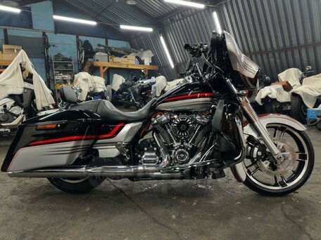 2018 Harley-Davidson Street Glide, серебристый, 1740000 рублей, вид 3