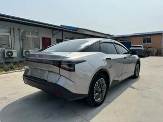 2026 Toyota bZ3, серый, 2391700 рублей, вид 4