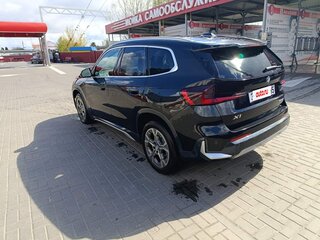 2023 BMW X1 28i xDrive III (U11/U12), чёрный, 2989606 рублей, вид 4