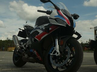 2021 BMW M 1000 RR, белый, 2000000 рублей, вид 4