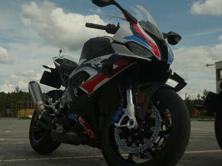 2021 BMW M 1000 RR, белый, 2000000 рублей, вид 4