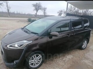 2017 Toyota Sienta II, коричневый, 1670000 рублей, вид 2