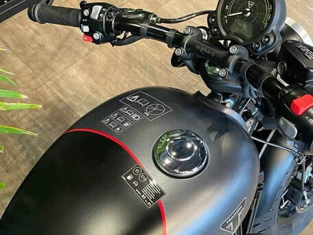 2026 Triumph Bonneville Bobber, чёрный, 2400000 рублей, вид 5