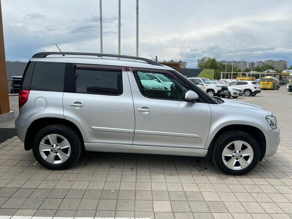 2014 Skoda Yeti I Рестайлинг, серебристый - вид 3