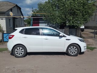 2012 Kia Rio 5-speed III, белый, 620000 рублей, вид 2