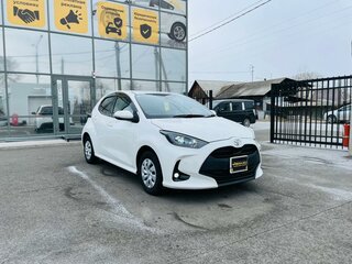 2020 Toyota Yaris IV, белый, 1199000 рублей, вид 4