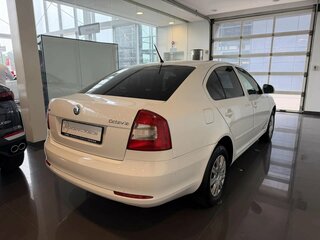 2013 Skoda Octavia II (A5) Рестайлинг, белый, 659000 рублей, вид 4