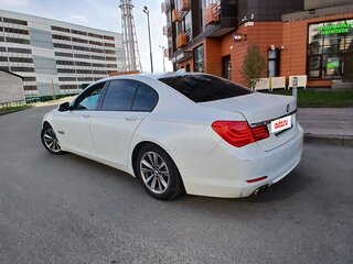 2009 BMW 7 серии Long 730Ld V (F01/F02/F04), белый, 1400000 рублей, вид 4