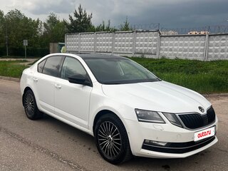2017 Skoda Octavia III (A7) Рестайлинг, белый, 1550000 рублей, вид 3