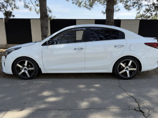 2021 Kia Rio IV Рестайлинг, белый, 1875000 рублей, вид 5