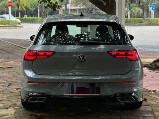 2022 Volkswagen Golf VIII, серебристый, 1560005 рублей, вид 4