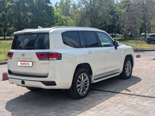 2021 Toyota Land Cruiser 300 Series, белый, 8800000 рублей, вид 4