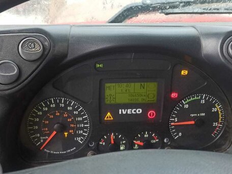 2013 Iveco Trakker, красный, 4300000 рублей, вид 5