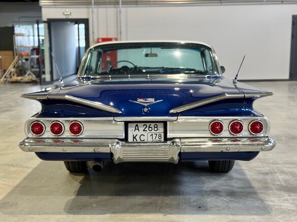 1960 Chevrolet Impala II, синий, 7800000 рублей - вид 8