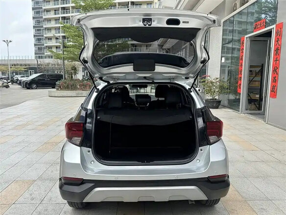 2021 Toyota Yaris L X XP150 Рестайлинг, серебристый, 1130017 рублей - вид 21