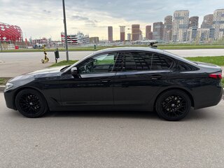 2022 BMW 5 серии 520i VII (G30/G31/G38) Рестайлинг, чёрный, 4635000 рублей, вид 2