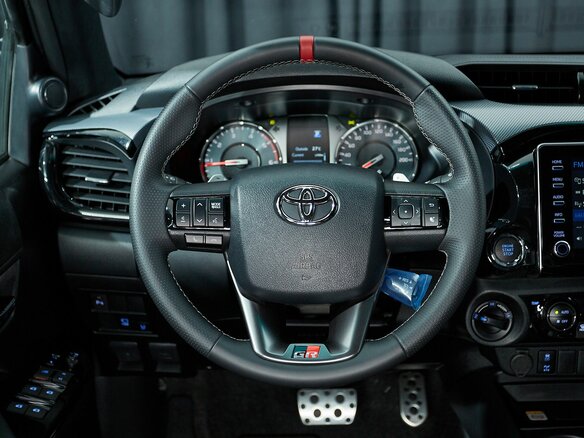 2026 Toyota Hilux VIII Рестайлинг 2, чёрный - вид 15