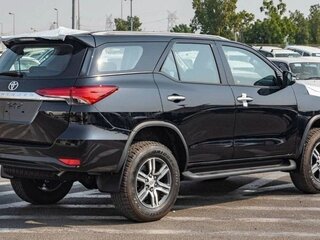 2026 Toyota Fortuner II Рестайлинг, чёрный, 5200000 рублей, вид 4