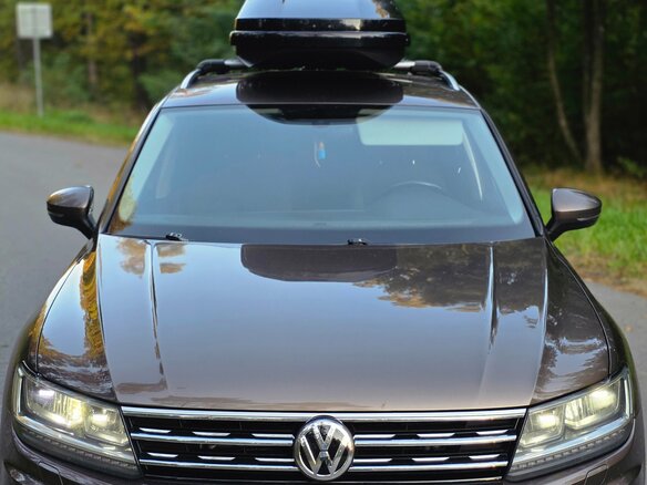 2018 Volkswagen Tiguan II, коричневый, 1680000 рублей - вид 3