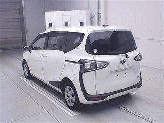 2021 Toyota Sienta II Рестайлинг, белый, 1540000 рублей, вид 2
