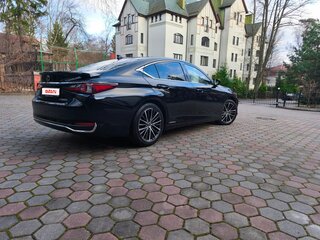 2022 Lexus ES 300h VII Рестайлинг, чёрный, 5350000 рублей, вид 3