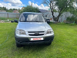 2010 Chevrolet Niva I Рестайлинг, серебристый, 330000 рублей, вид 1