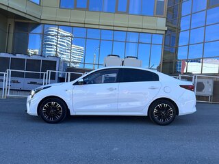2021 Kia Rio IV Рестайлинг, белый, 1600000 рублей, вид 2