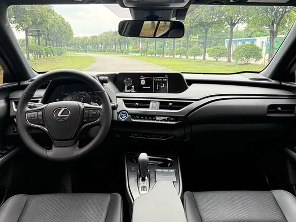 2020 Lexus UX 300e I, серебристый, 1567202 рублей - вид 9