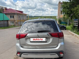 2019 Mitsubishi Outlander III Рестайлинг 3, серый, 2500000 рублей, вид 3