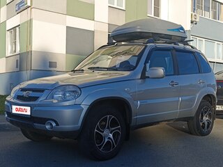 2011 Chevrolet Niva I Рестайлинг, серебристый, 430000 рублей, вид 1
