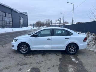 2018 Volkswagen Polo V Рестайлинг, белый, 595000 рублей, вид 4