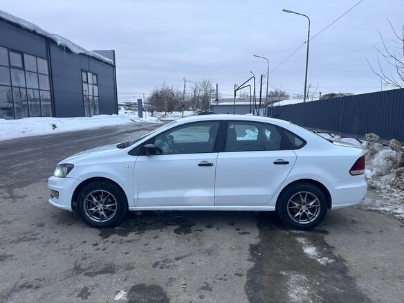 2018 Volkswagen Polo V Рестайлинг, белый, 595000 рублей - вид 3