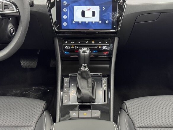 2025 Skoda Superb III Рестайлинг, чёрный, 3420000 рублей - вид 14