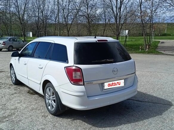 2011 Opel Astra H Рестайлинг, белый, 670000 рублей - вид 3