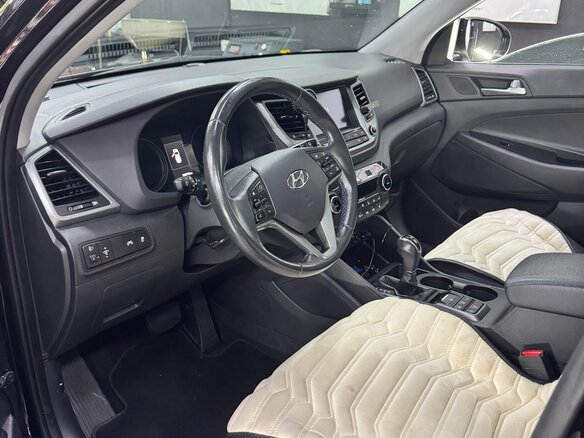 2017 Hyundai Tucson III, чёрный, 2320000 рублей - вид 8