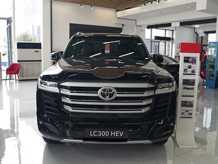 Открыть фотографии: Toyota Land Cruiser 300 Series
