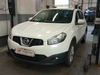 2013 Nissan Qashqai I Рестайлинг, белый, 994000 рублей, вид 1