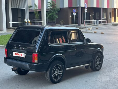 2016 Lada (ВАЗ) 2121 (4x4) Urban I Рестайлинг, чёрный, 650000 рублей, вид 4
