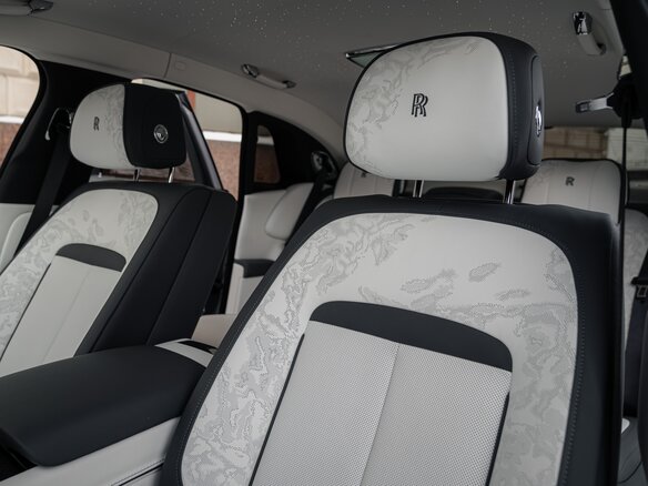 2026 Rolls-Royce Ghost Black Badge II Рестайлинг (Series II), серый, 58900000 рублей - вид 23