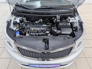 2016 Kia Rio III Рестайлинг, серебристый, 1140000 рублей, вид 4