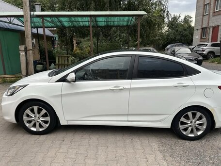 2011 Hyundai Solaris I, белый, 875000 рублей, вид 4