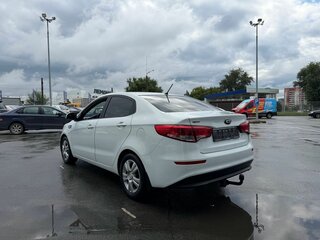 2015 Kia Rio III Рестайлинг, белый, 691000 рублей, вид 5