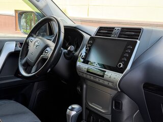 2021 Toyota Land Cruiser Prado 150 Series Рестайлинг 3, чёрный, 5550000 рублей, вид 4