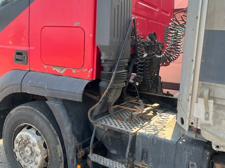 2008 Iveco Stralis, пурпурный, 1000000 рублей, вид 3