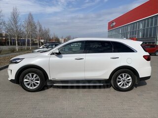 2018 Kia Sorento III Prime Рестайлинг, белый, 3000000 рублей, вид 3