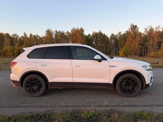 2020 Volkswagen Touareg III, белый, 3250000 рублей, вид 3