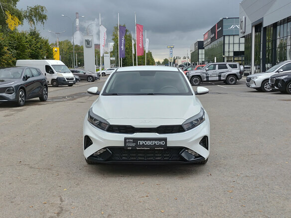 2022 Kia Cerato IV Рестайлинг, белый, 1962000 рублей - вид 1