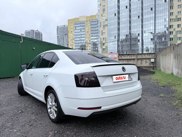 2018 Skoda Octavia III (A7) Рестайлинг, белый, 1479900 рублей - вид 4