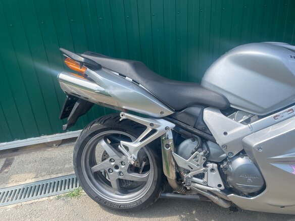2004 Honda VFR 800, серый, 400000 рублей - вид 6